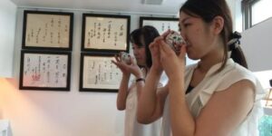 岡山辻利園様を訪問し、本格的な煎茶の淹れ方を教わりました。